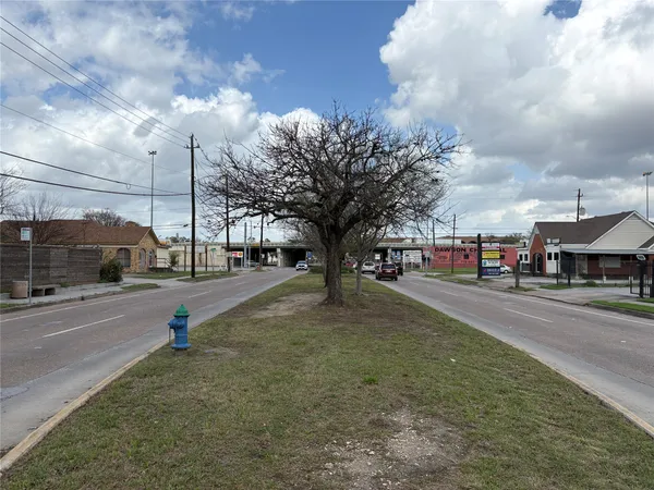 $529,000 | 5902 Irvington Boulevard, Houston, TX 77009