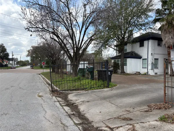 $529,000 | 5902 Irvington Boulevard, Houston, TX 77009