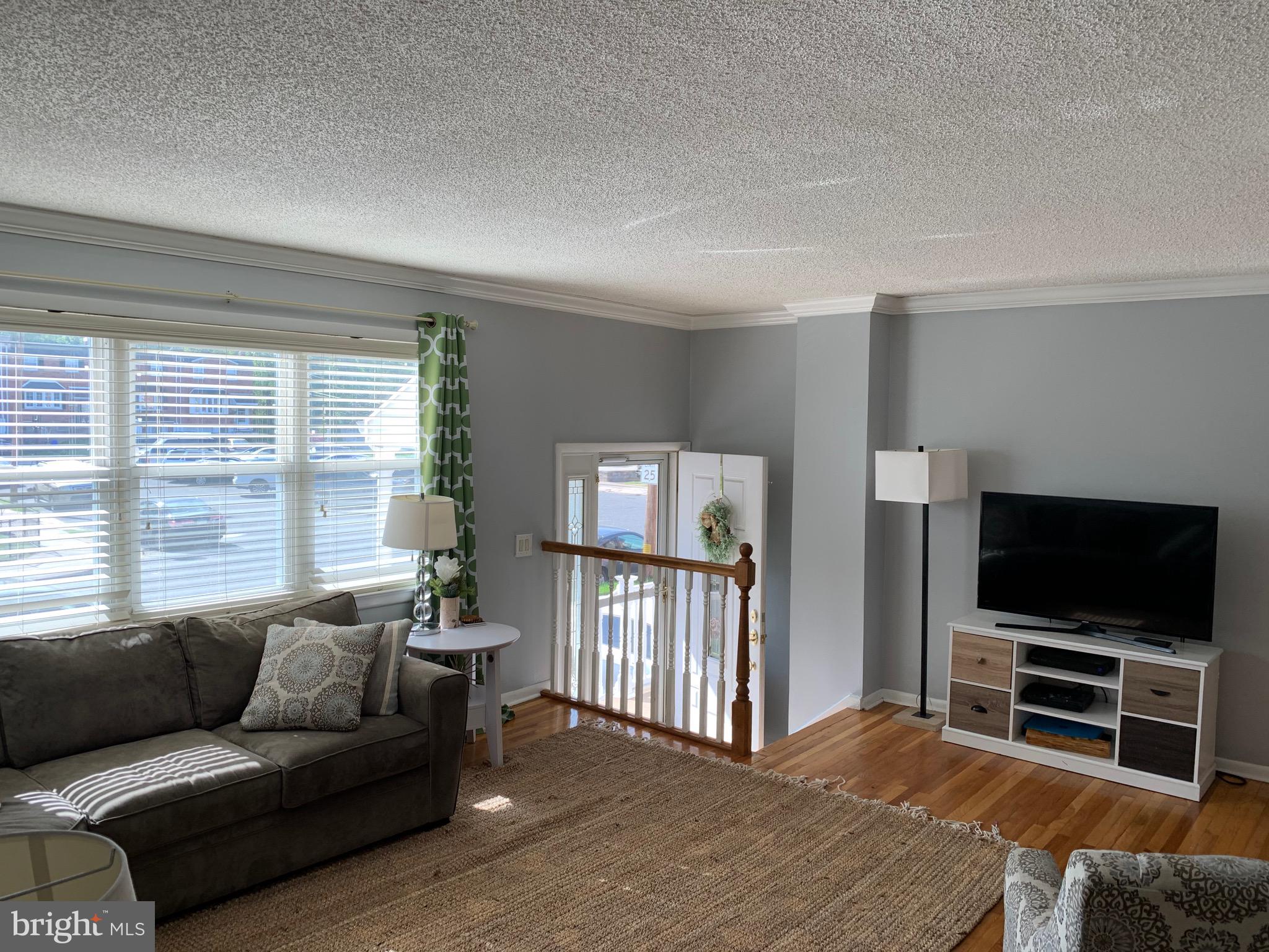 12431 Sweet Briar Road Philadelphia, PA 19154 - Photo 3 of 37