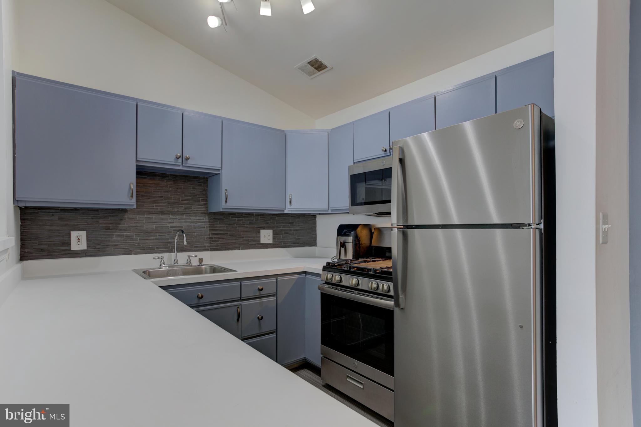 645 Constellation Square Southeast, Unit J Leesburg, VA 20175 - Photo 7 of 33