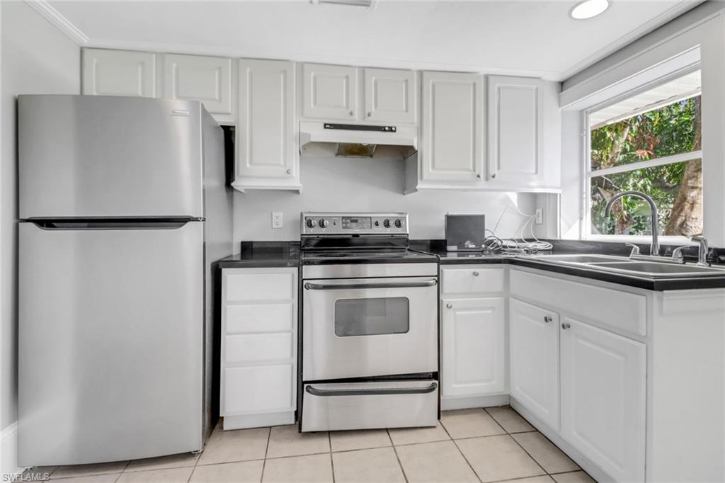 156 4th Street Naples, FL 34113 - Photo 8 of 23