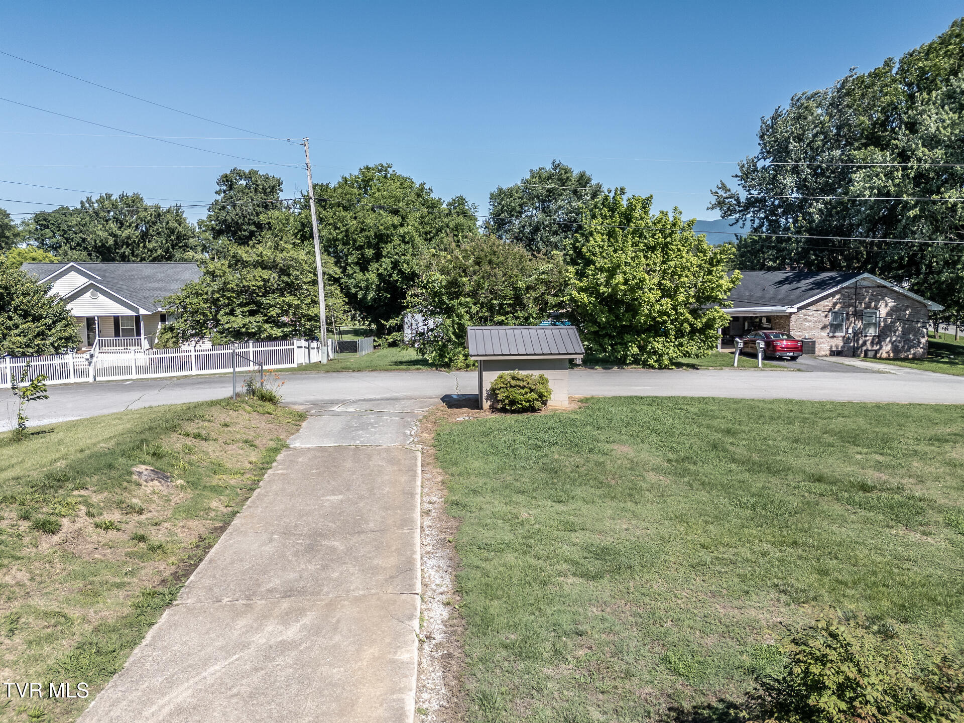 970 Sioux Trail Greeneville, TN 37743 - Photo 6 of 66 970SiouxTrailG_067