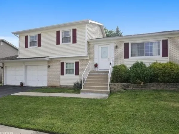$3,000 | 4411 Bayside Circle, Hoffman Estates, IL 60192