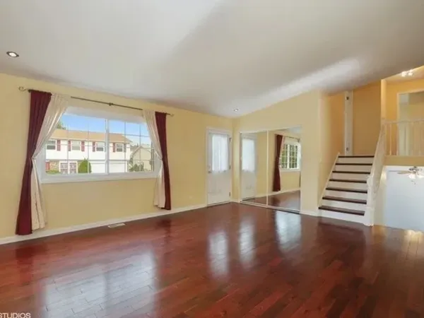 $3,000 | 4411 Bayside Circle, Hoffman Estates, IL 60192