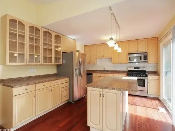 $3,000 | 4411 Bayside Circle, Hoffman Estates, IL 60192