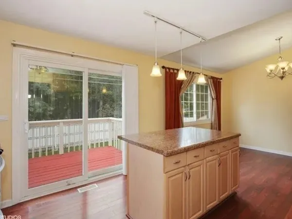 $3,000 | 4411 Bayside Circle, Hoffman Estates, IL 60192