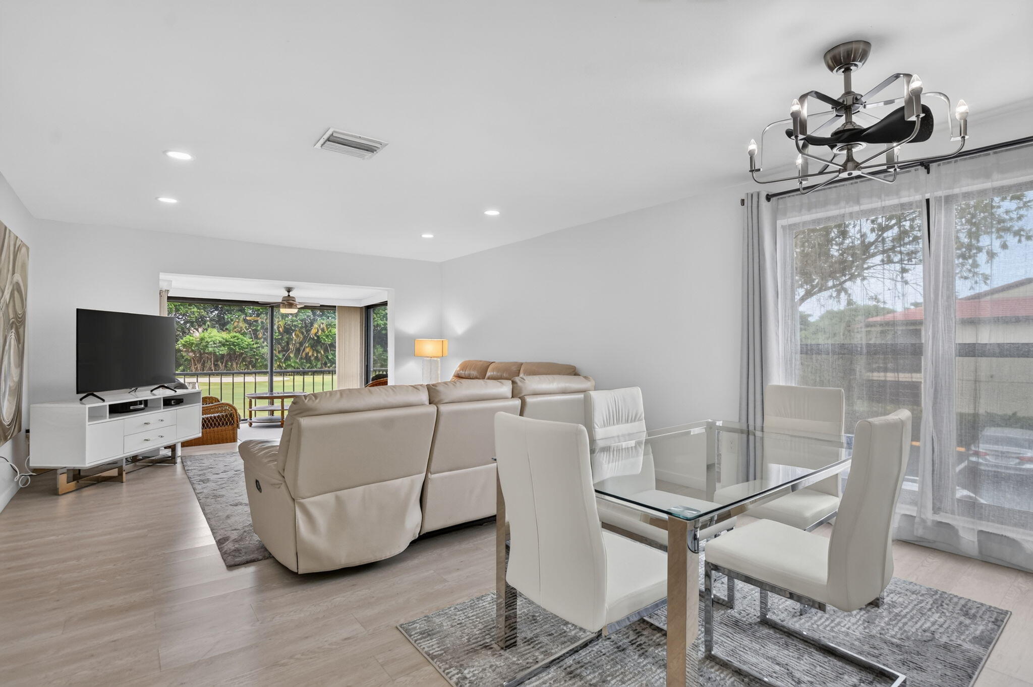 8545 Casa Del Lago, Unit 38H Boca Raton, FL 33433 - Photo 11 of 54 11-web-or-mls-DSC_4770