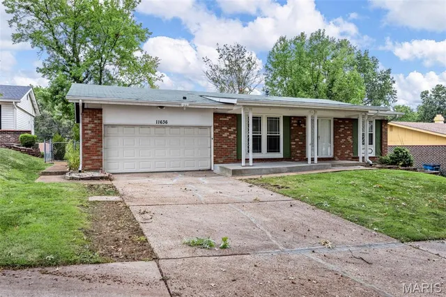 $229,900 | 11636 Macrinus Drive, Florissant, MO 63033