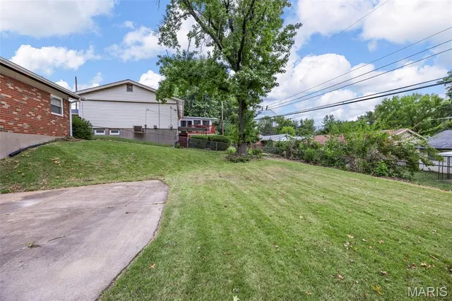 $229,900 | 11636 Macrinus Drive, Florissant, MO 63033