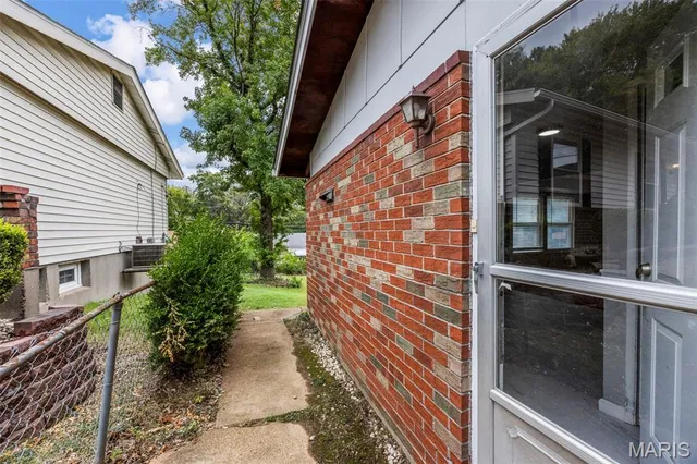 $229,900 | 11636 Macrinus Drive, Florissant, MO 63033