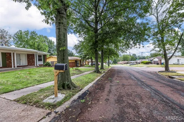 $229,900 | 11636 Macrinus Drive, Florissant, MO 63033