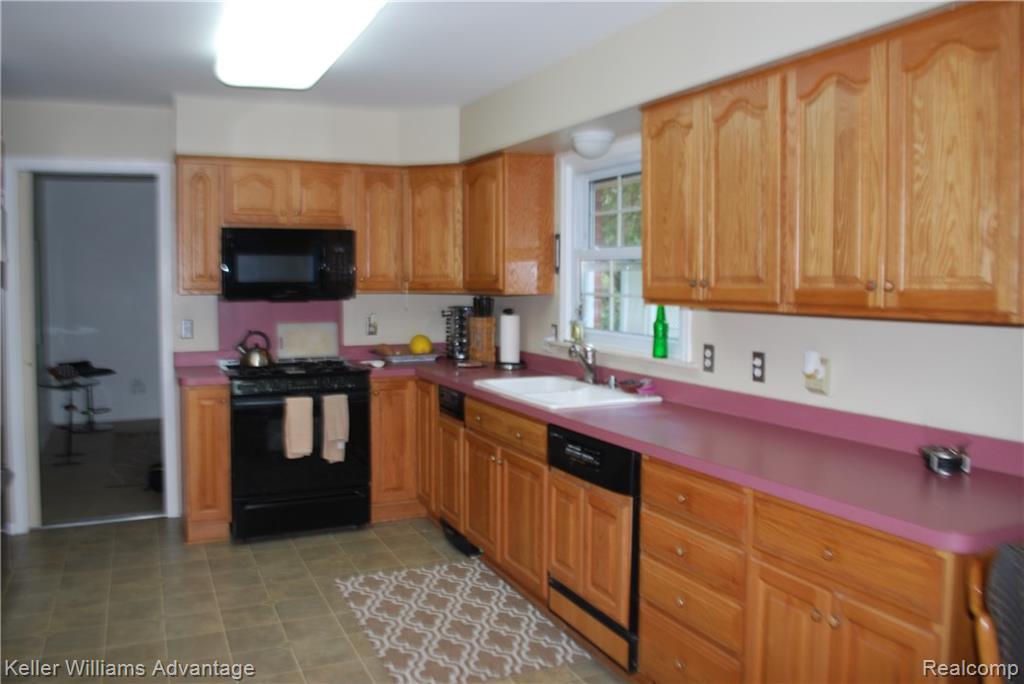 29930 Barwell Road Farmington Hills, MI 48334 - Photo 5 of 44