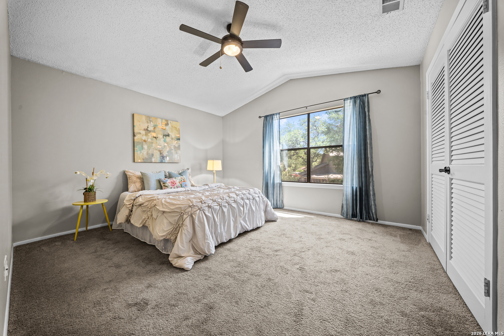 829 West Bitters Road, Unit 502 San Antonio, TX 78216 - Photo 17 of 29 a spacious bedroom with a bed and a window