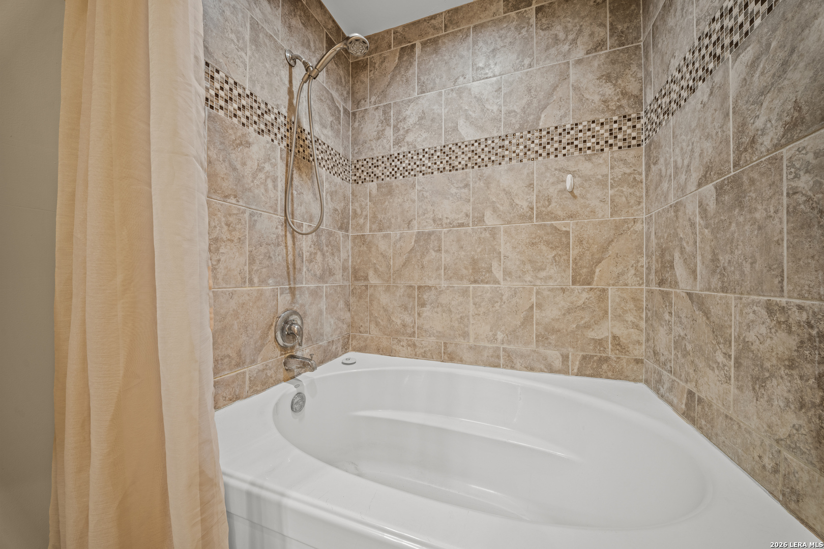 829 West Bitters Road, Unit 502 San Antonio, TX 78216 - Photo 21 of 29 a bathroom with a bathtub