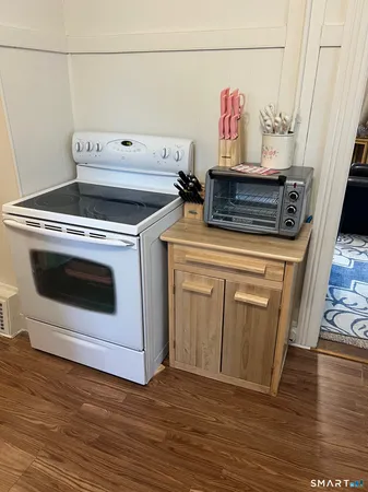 $495,000 | 13 Moss Street, Stonington, CT 06379