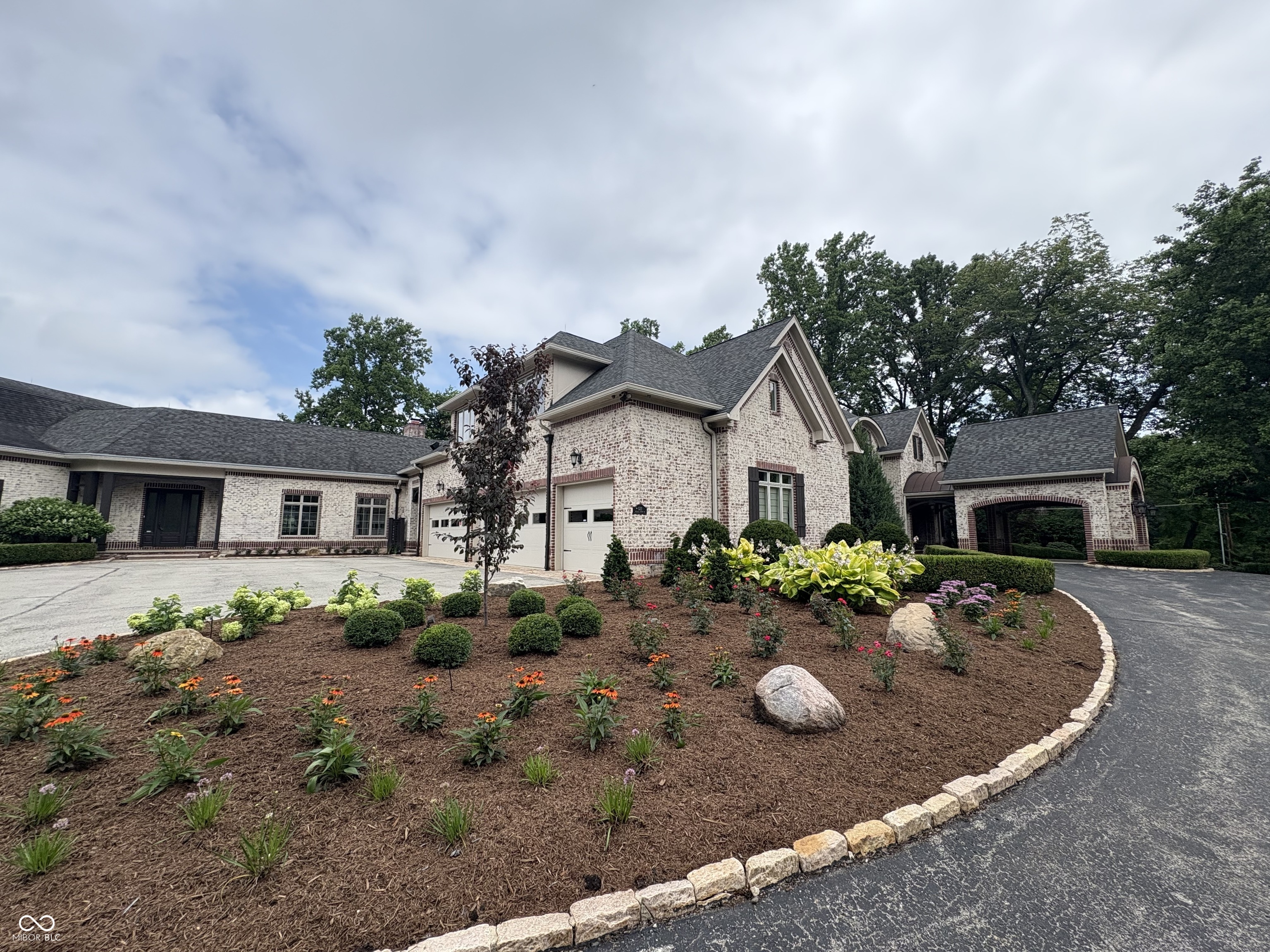 520 Willow Spring Road Indianapolis, IN 46240 - Photo 2 of 76