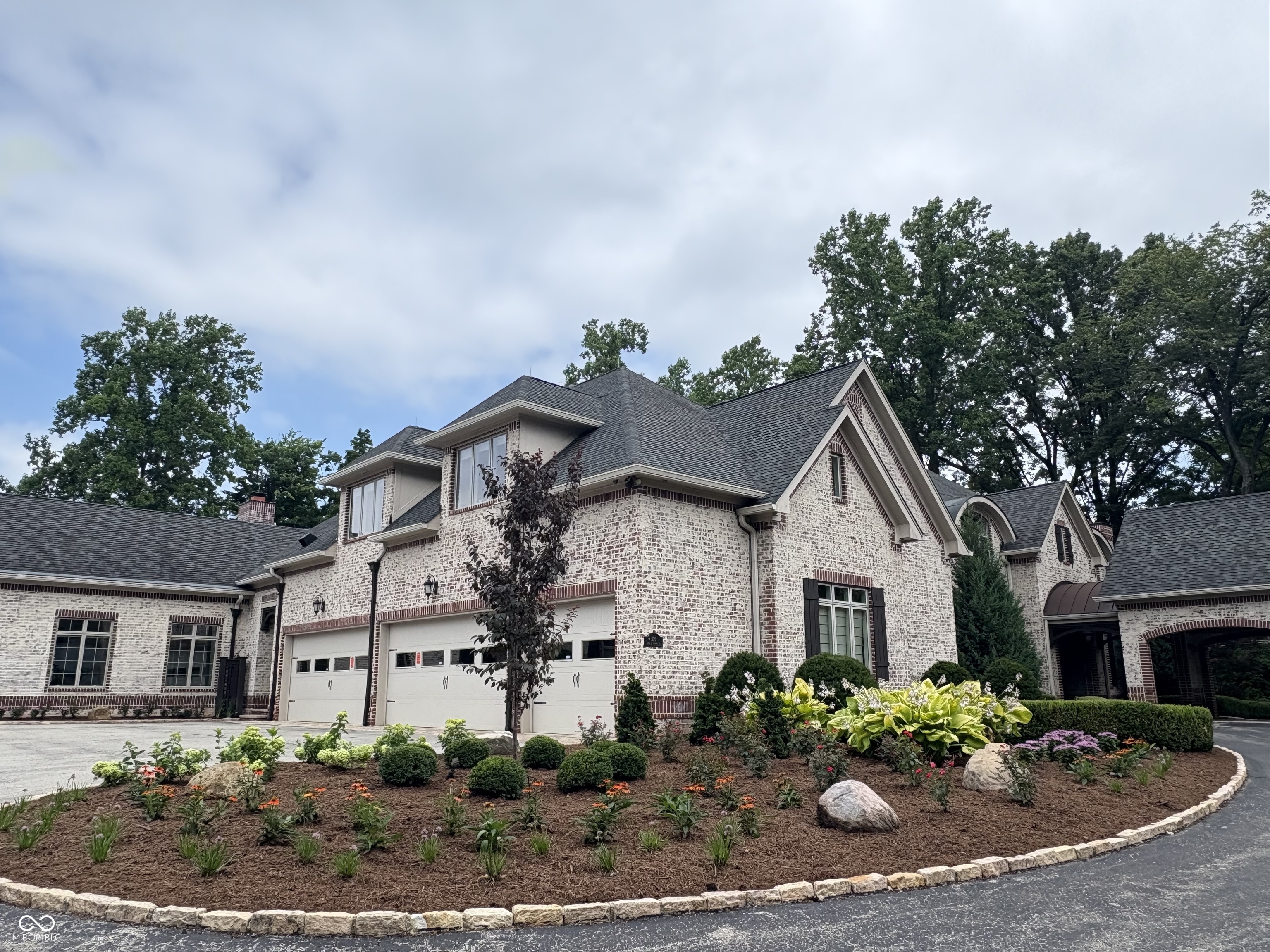 520 Willow Spring Road Indianapolis, IN 46240 - Photo 3 of 76