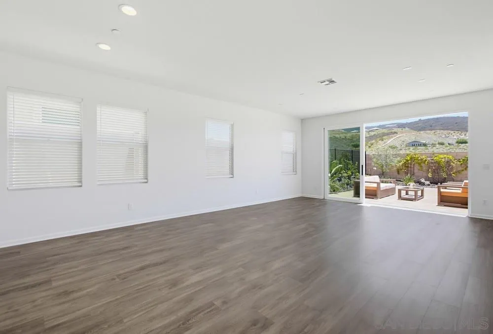 1013 Crestline Road San Marcos, CA 92069 - Photo 5 of 58