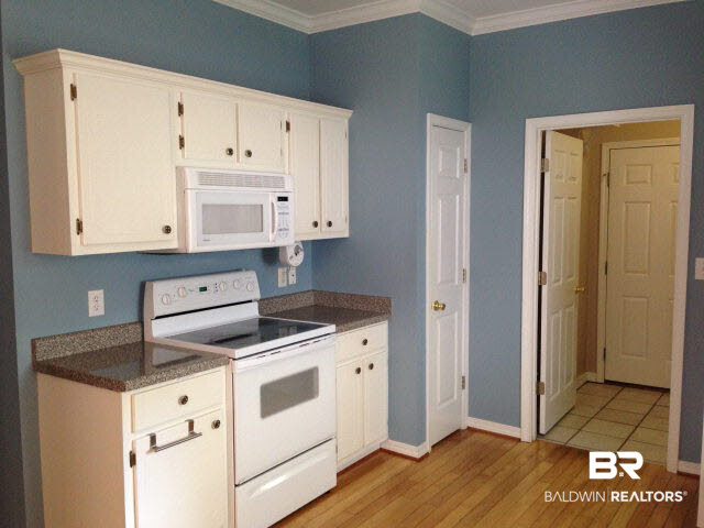 121 Macy Place Mobile, AL 36604 - Photo 3 of 9 Kitchen 2