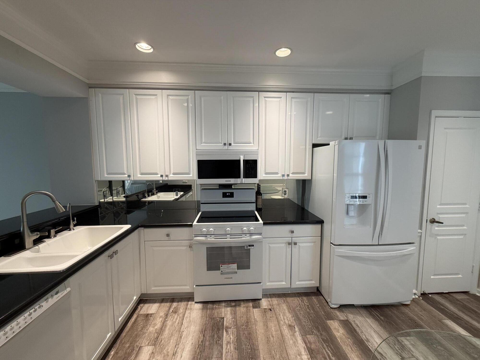 21543 St Andrews Grand Circle, Unit 41 Boca Raton, FL 33486 - Photo 5 of 27 a kitchen with a refrigerator stove and sink
