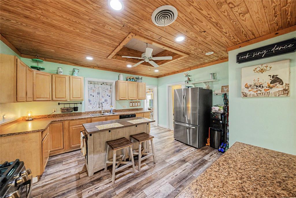 2313 Hickory Creek Road Denton, TX 76210 - Photo 5 of 39