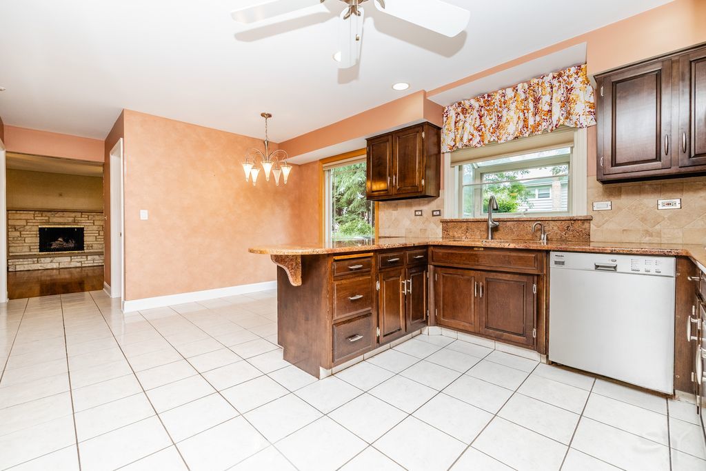 1012 South Church Road Mount Prospect, IL 60056 - Photo 8 of 43