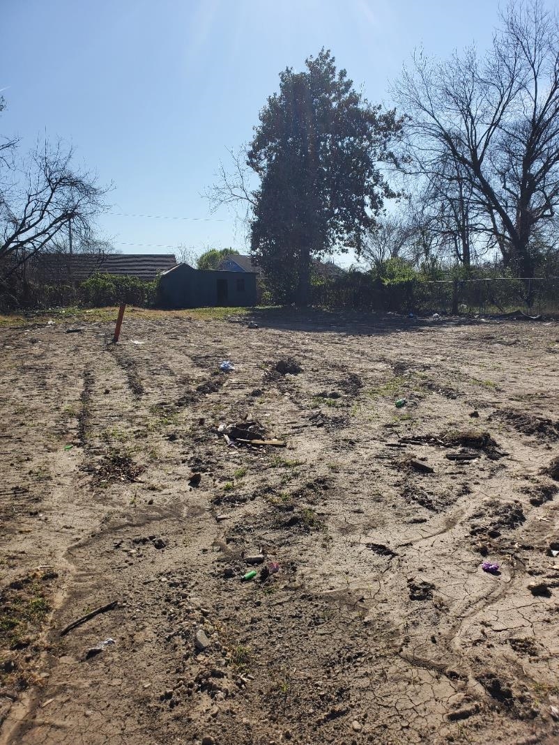 652 Ayers Street Memphis, TN 38107 - Photo 1 of 7 View of yard featuring fence