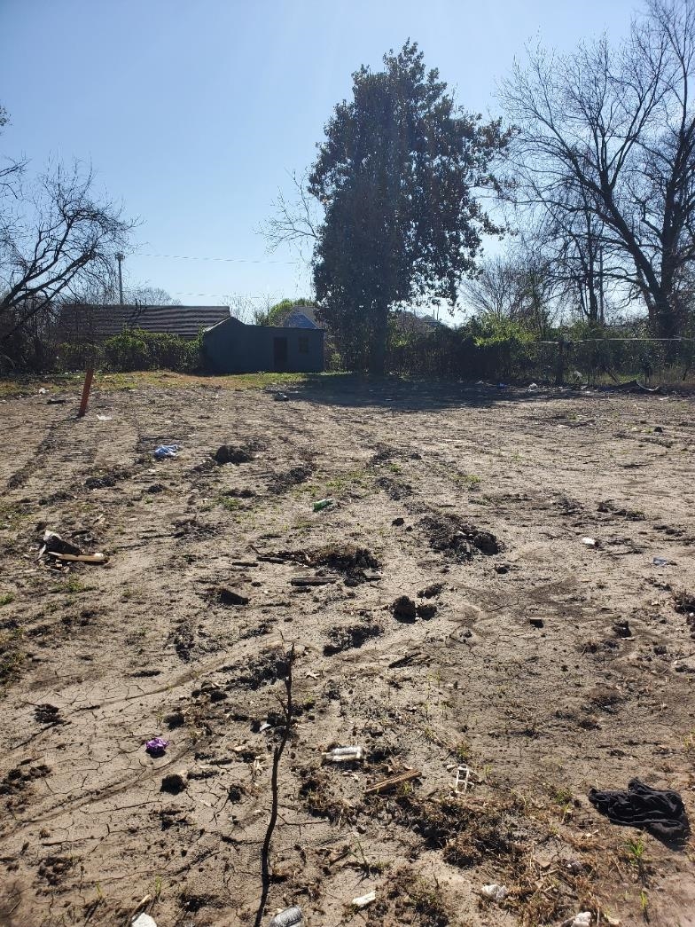 652 Ayers Street Memphis, TN 38107 - Photo 2 of 7 View of yard