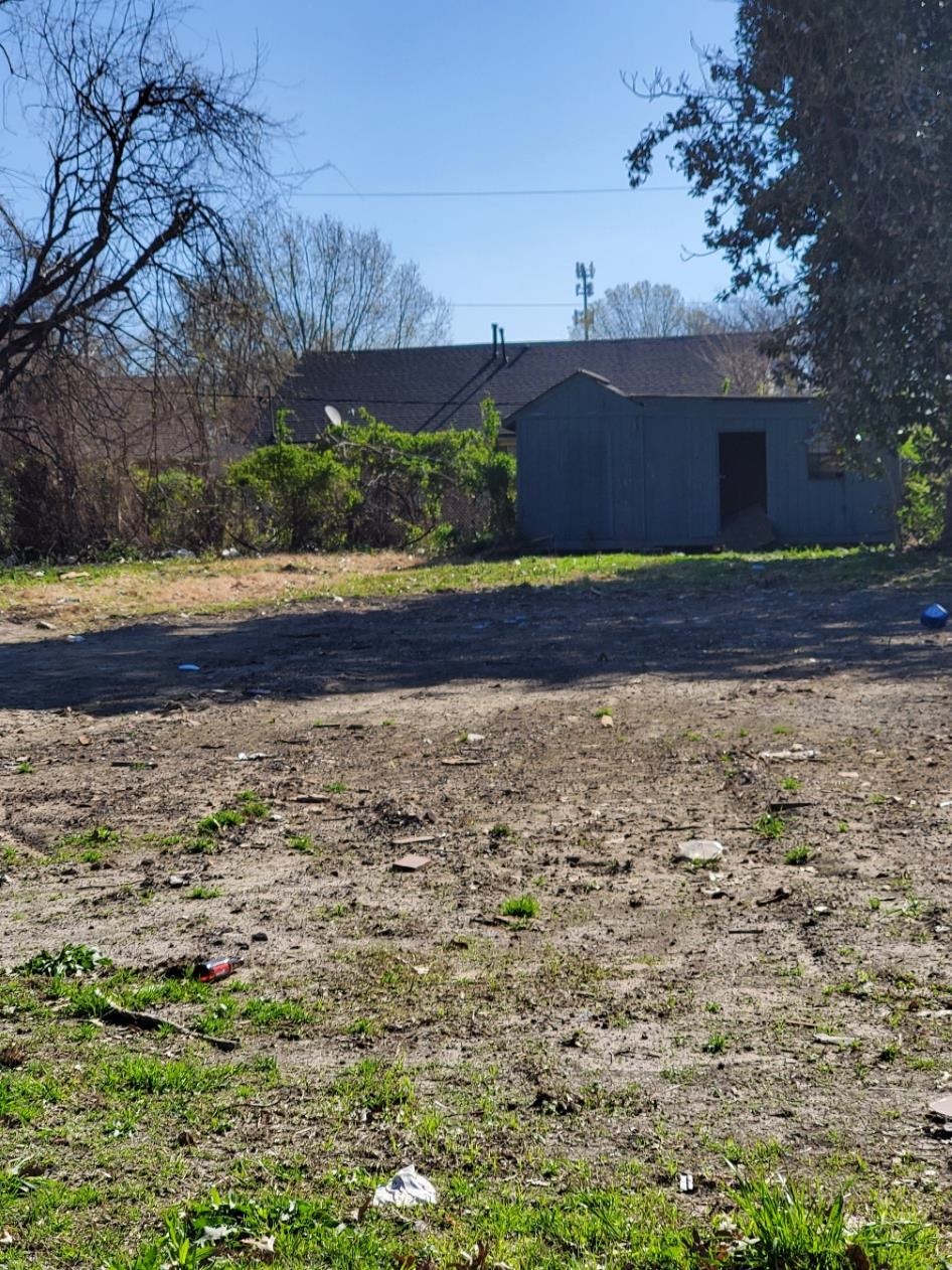 652 Ayers Street Memphis, TN 38107 - Photo 3 of 7 View of yard with an outbuilding