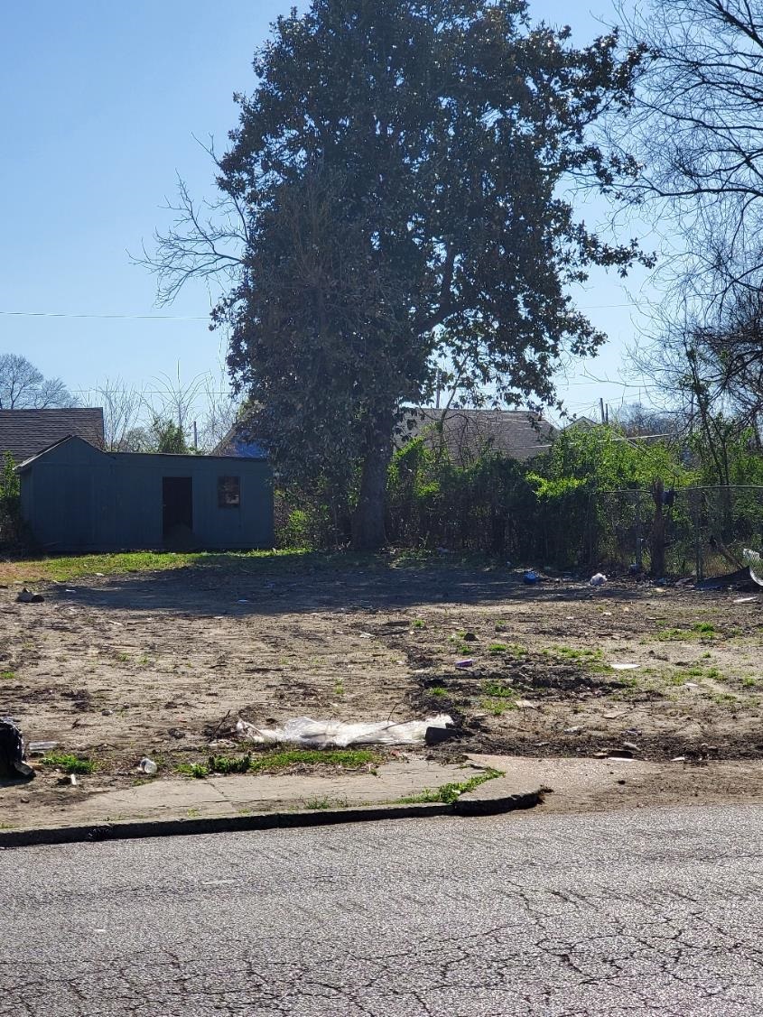 652 Ayers Street Memphis, TN 38107 - Photo 6 of 7 View of yard