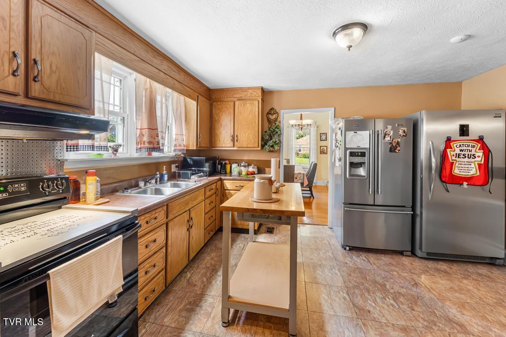1411 Island Road Bristol, VA 24201 - Photo 7 of 46 110637_50