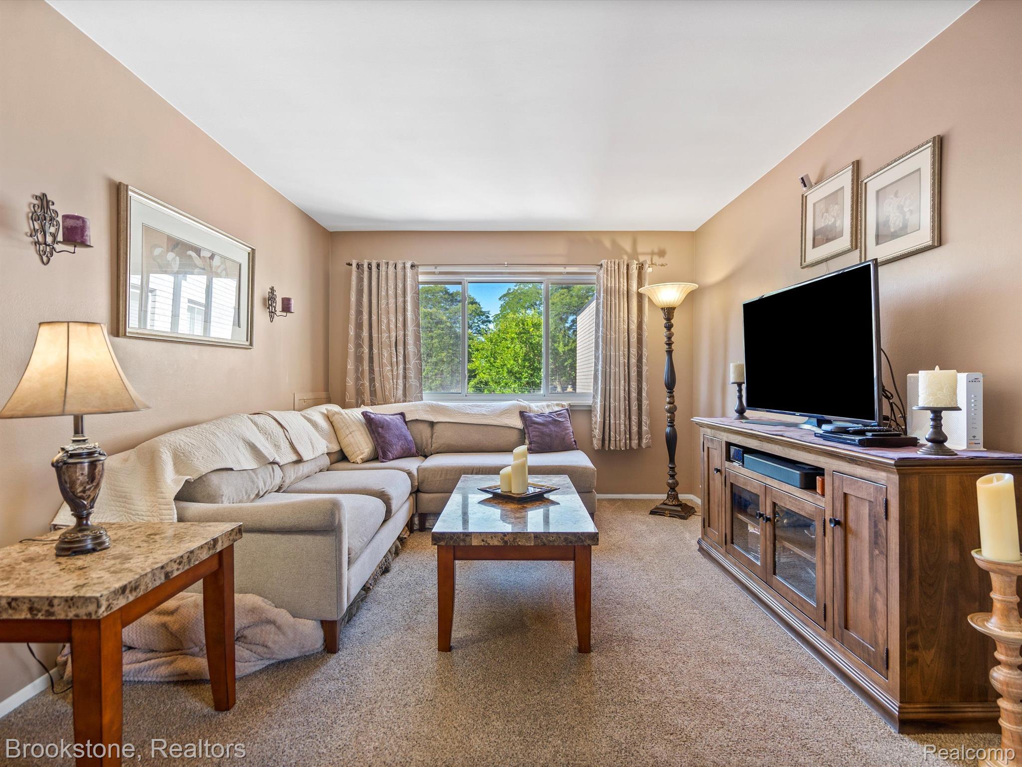 4345 Crooks Road, Unit 32 Royal Oak, MI 48073 - Photo 5 of 17 Gallery Image 5