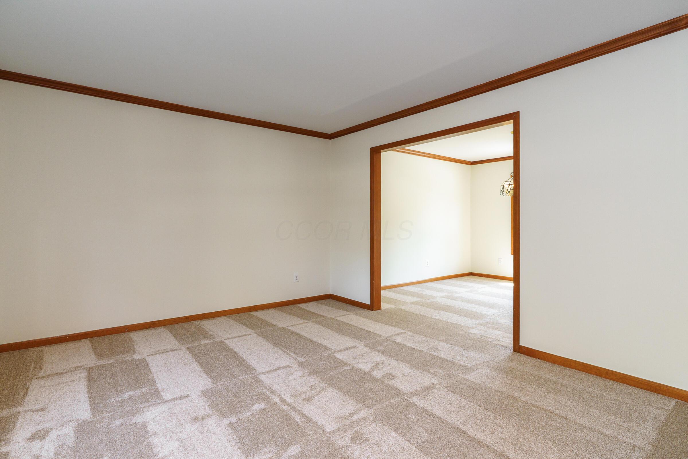 5641 Davidson Road Hilliard, OH 43026 - Photo 17 of 49 Living Room