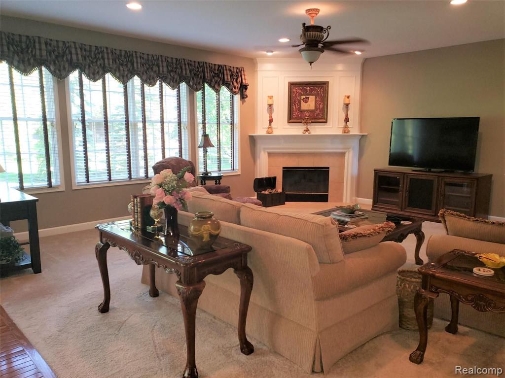 2060 Stirling Court Rochester, MI 48306 - Photo 3 of 17 Gallery Image 3