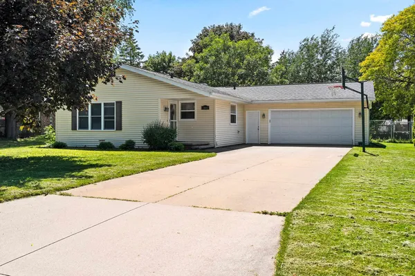$289,900 | 1545 North Blossom Drive, Appleton, WI 54914