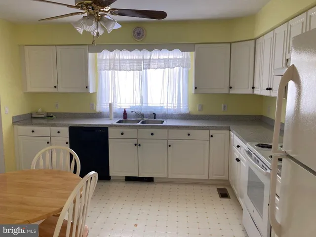 $225,000 | 612 Canal Drive, Pine Grove, PA 17963