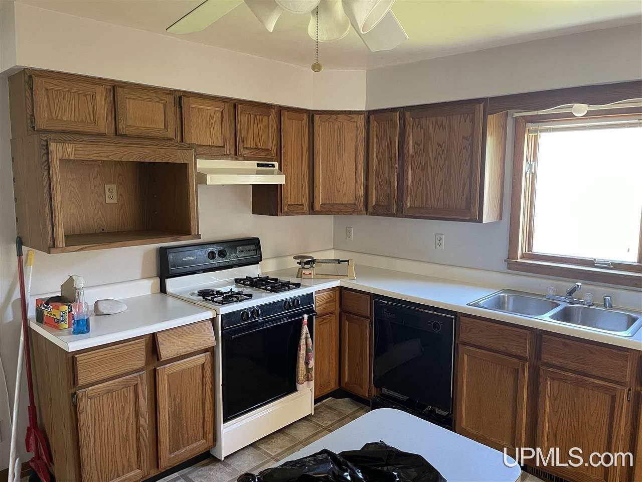 25221 Elm Street Calumet, MI 49913 - Photo 2 of 7