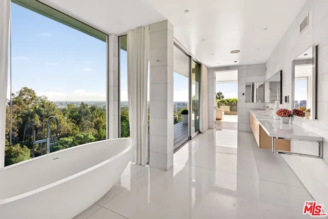 a view of entryway and hall