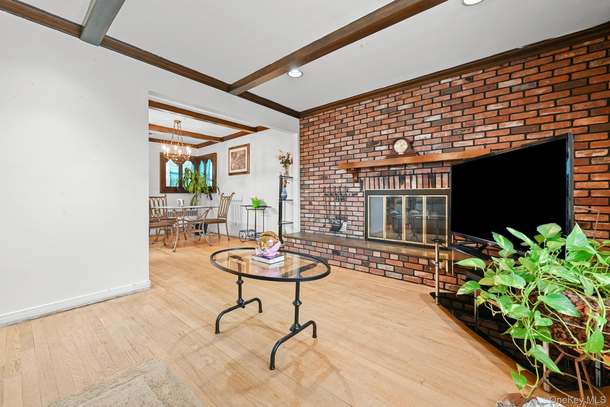 2225 Leighton Road Elmont, NY 11003 - Photo 7 of 26 a living room with patio furniture and a potted plant