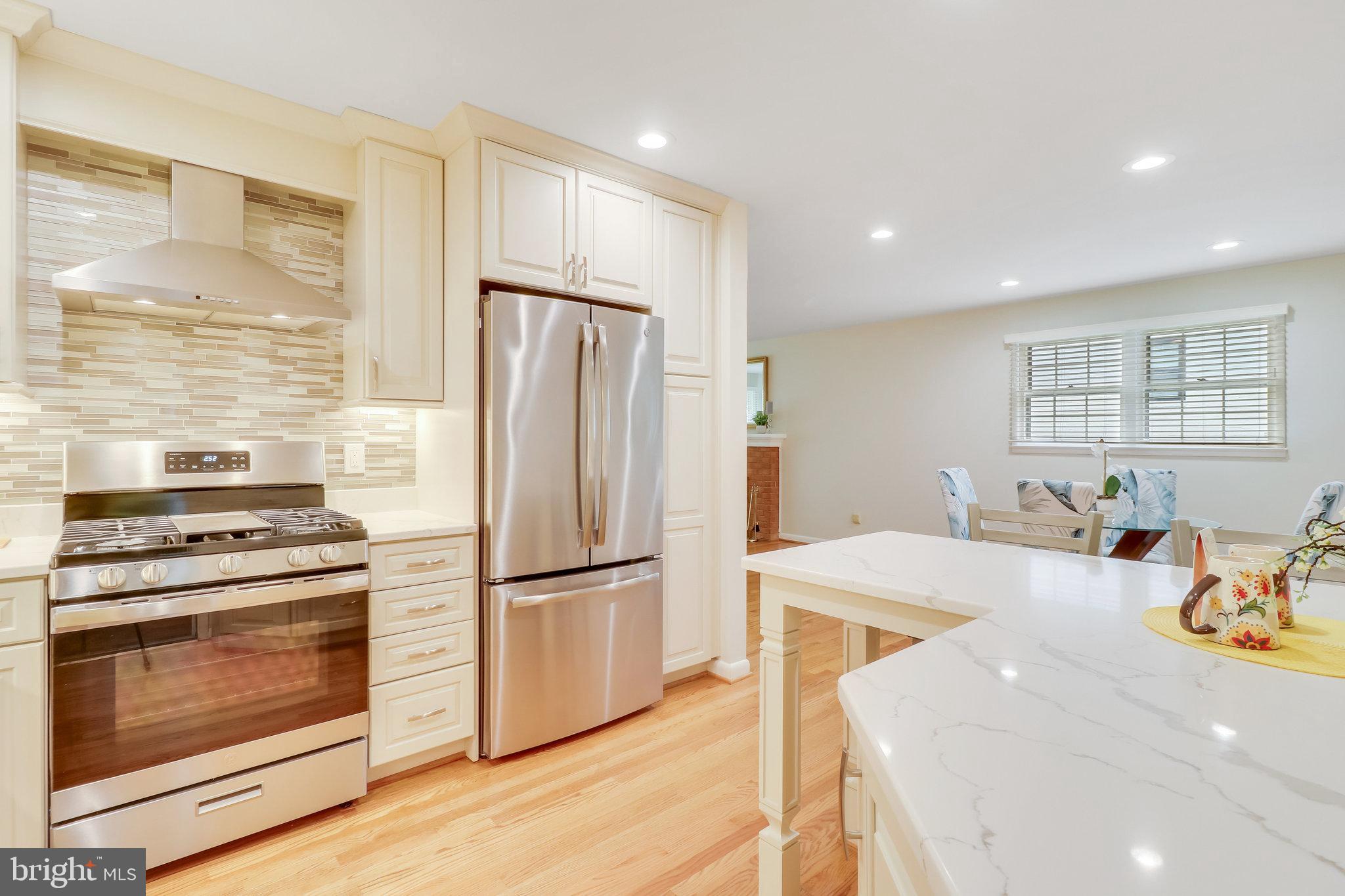 5644 Ravenel Lane Springfield, VA 22151 - Photo 12 of 60 A gas stove is a bonus for cooks!