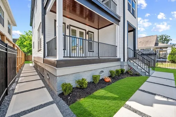 $889,000 | 501 D Cordell Street, Houston, TX 77009