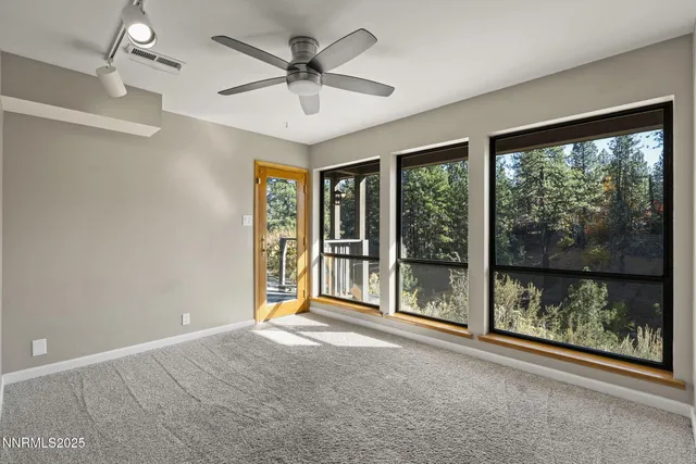 an empty room with a empty space and mirror