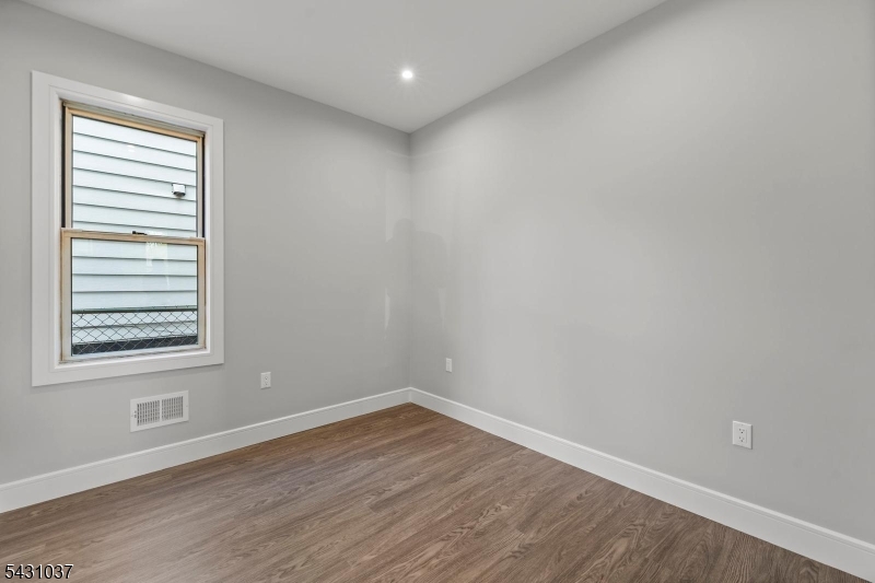 59 Locust Avenue, Unit 2R Wallington, NJ 07057 - Photo 5 of 9