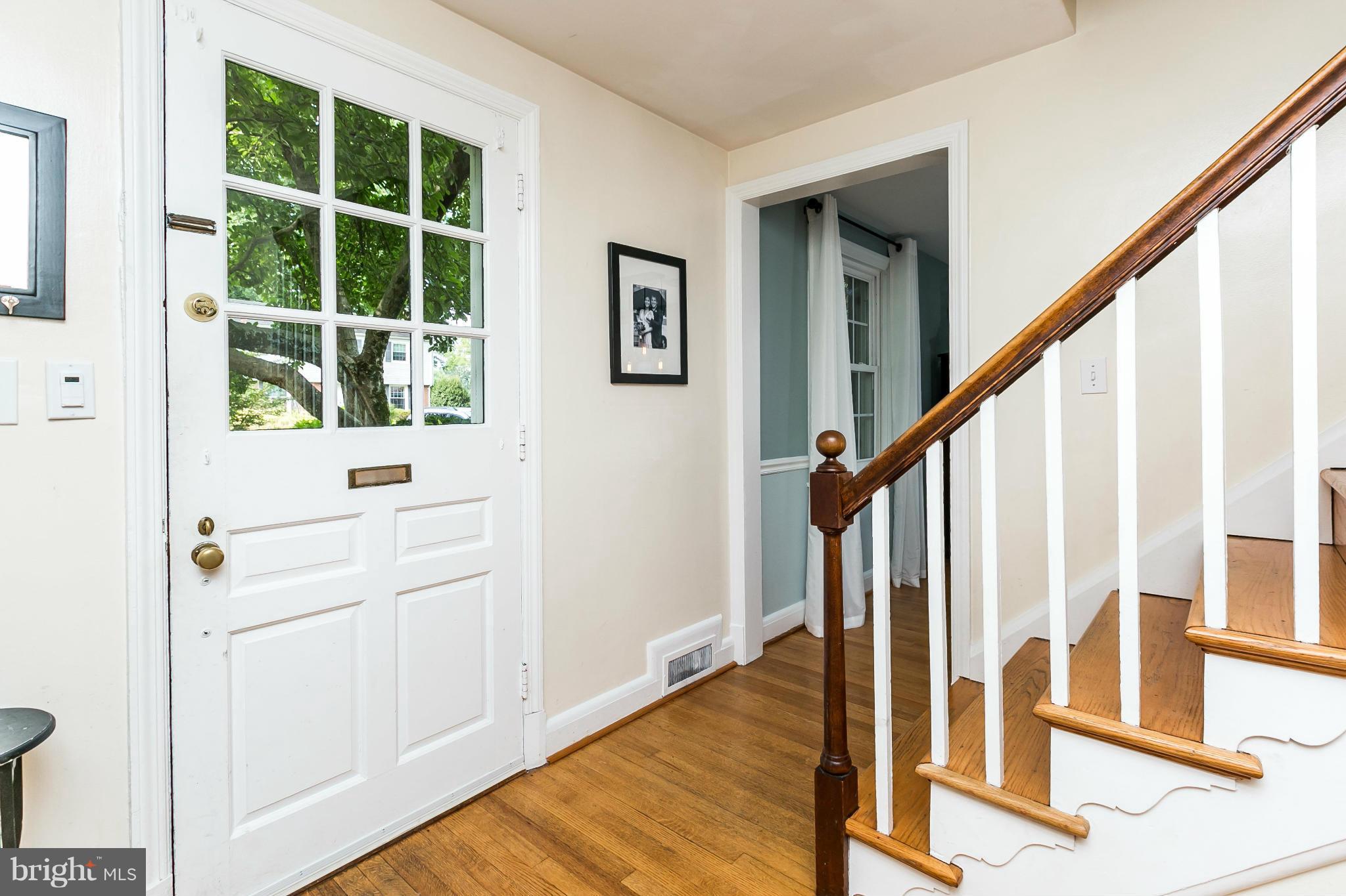 304 Alabama Road Towson, MD 21204 - Photo 3 of 30 Foyer