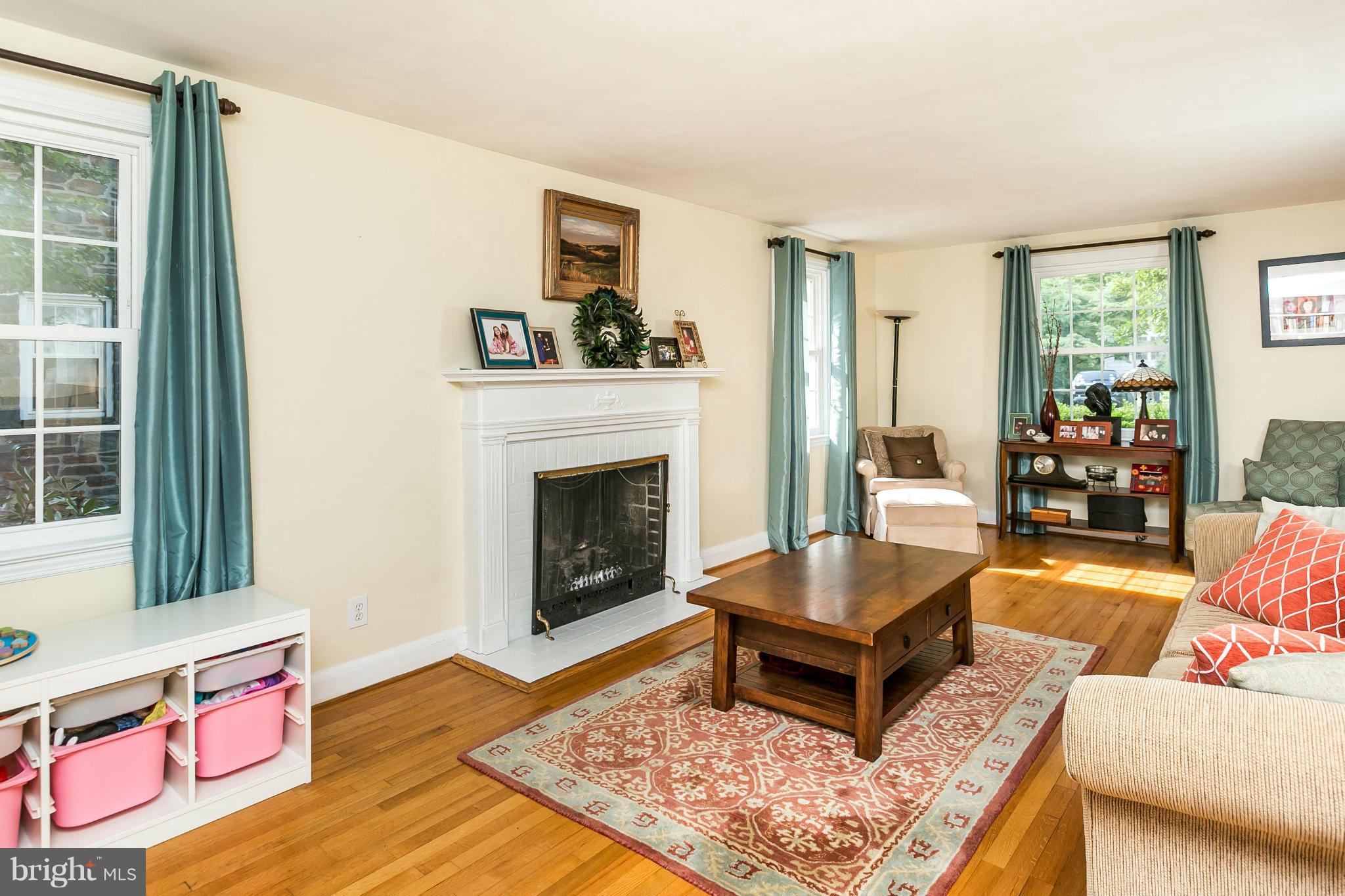 304 Alabama Road Towson, MD 21204 - Photo 5 of 30 Living Room