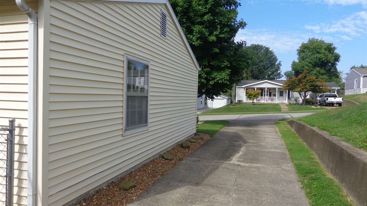 4111 Meadowridge Road Evansville, IN 47710 - Photo 3 of 23 Gallery Image 3