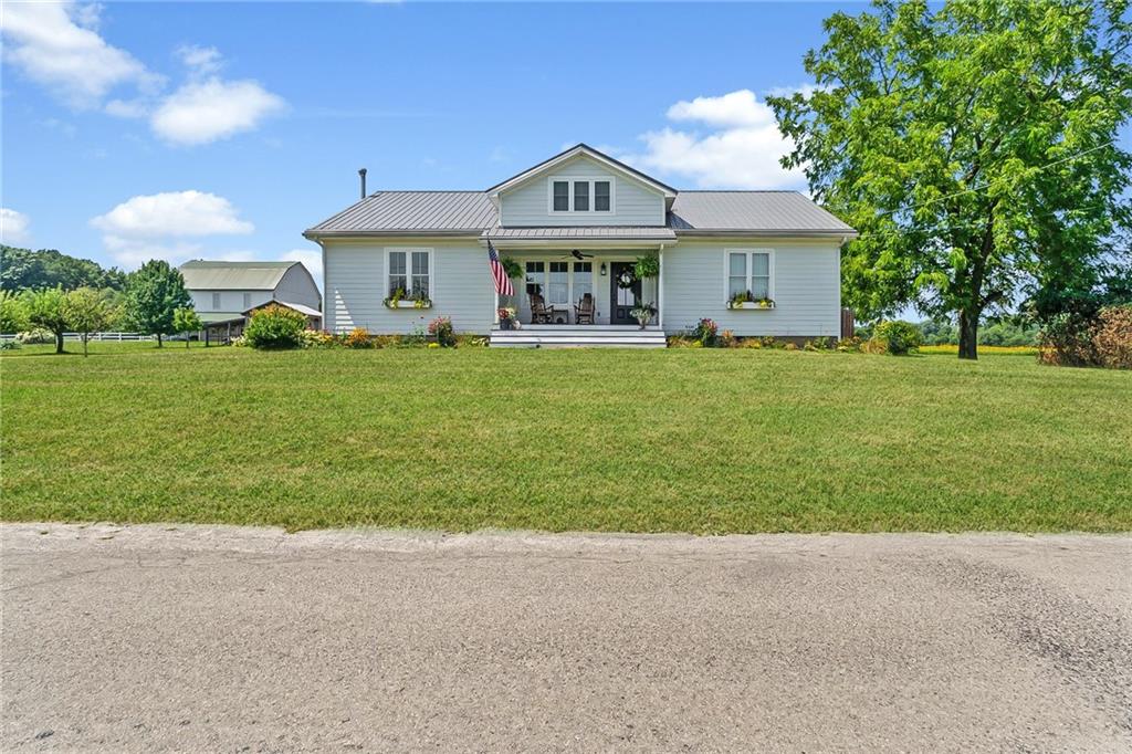206 Lee Road Grove City, PA 16127 - Photo 41 of 45 a front view of a house with a garden