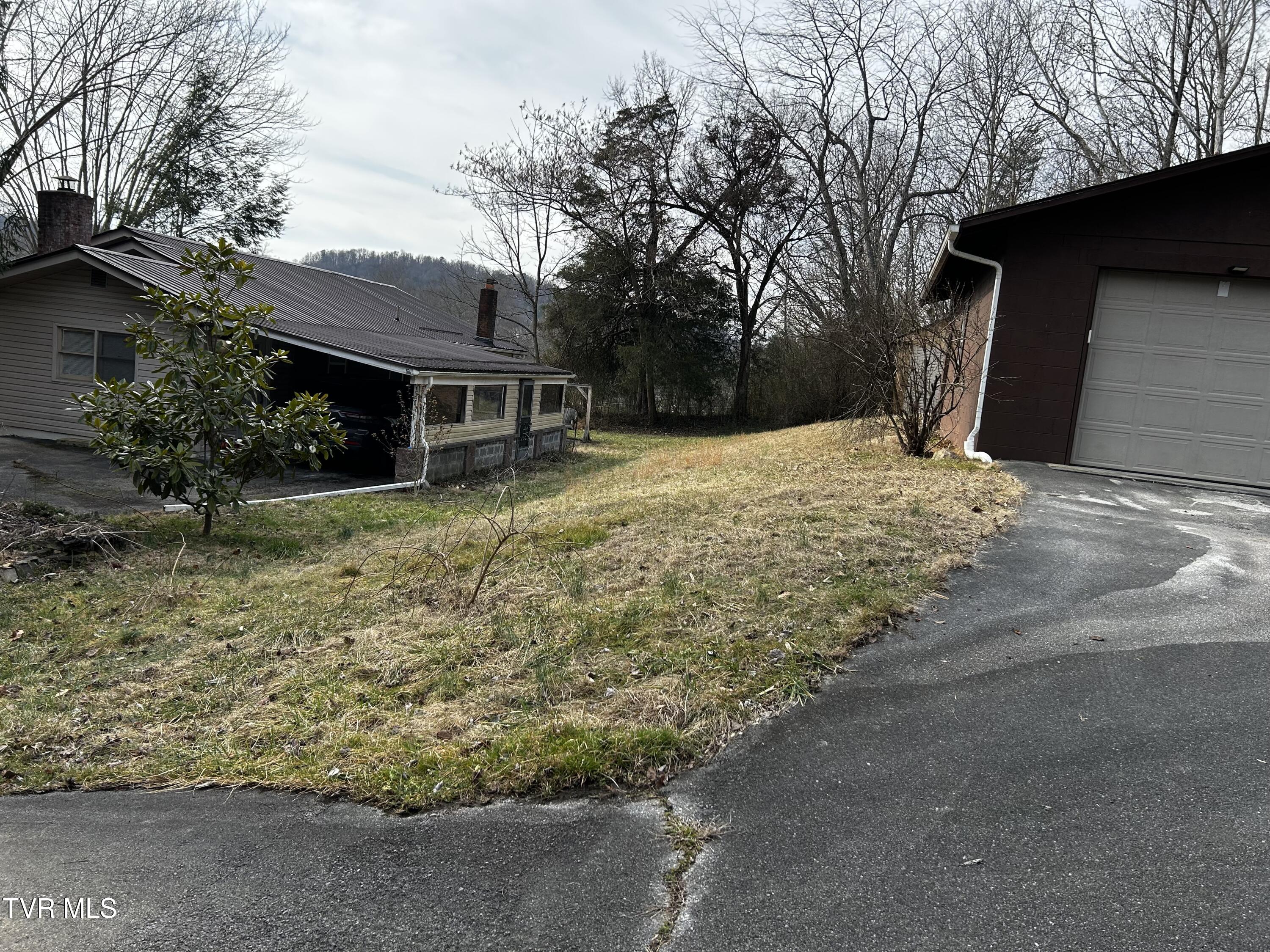 121 Garrison Hollow Road Elizabethton, TN 37643 - Photo 3 of 22 IMG_6279