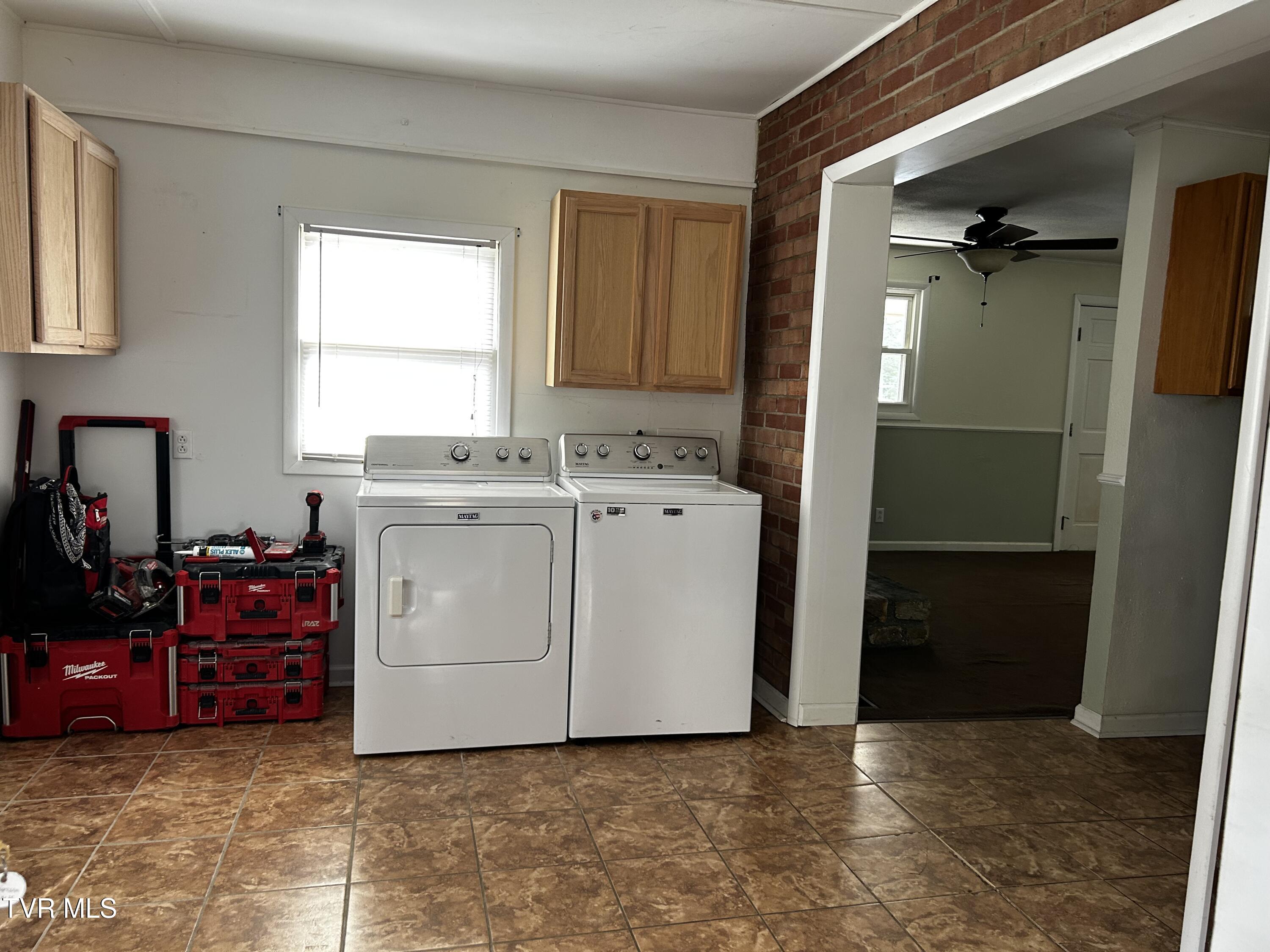 121 Garrison Hollow Road Elizabethton, TN 37643 - Photo 5 of 22 IMG_6291