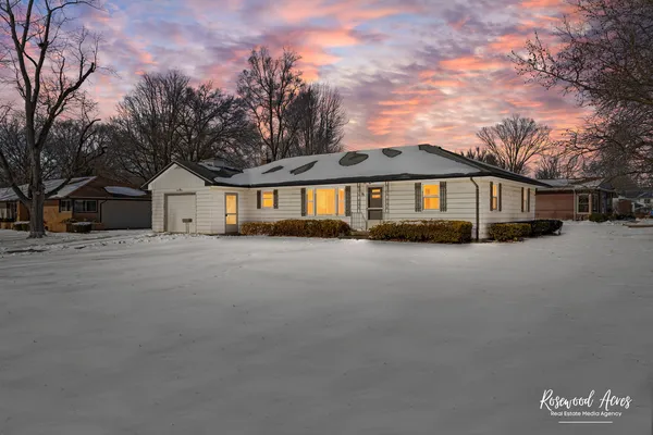$95,000 | 160 East Pendexter Avenue, Watseka, IL 60970